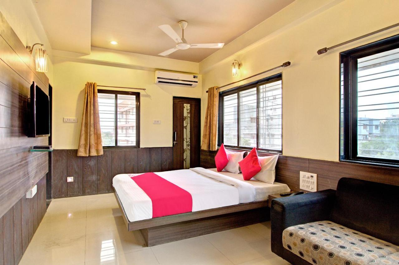 Hotel Oyo Slp013 Savan And Sapna Lodging Solapur Exterior foto