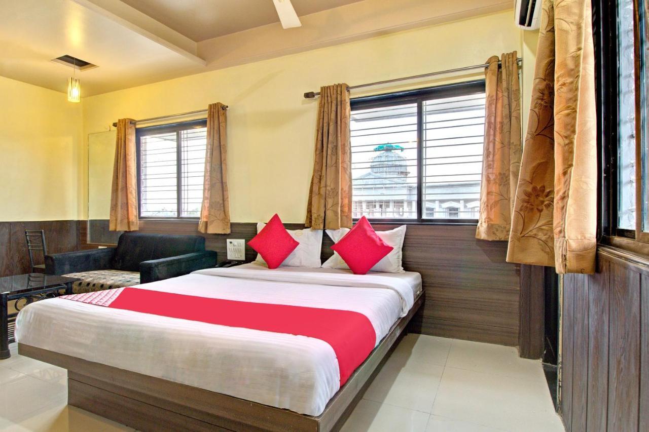 Hotel Oyo Slp013 Savan And Sapna Lodging Solapur Exterior foto