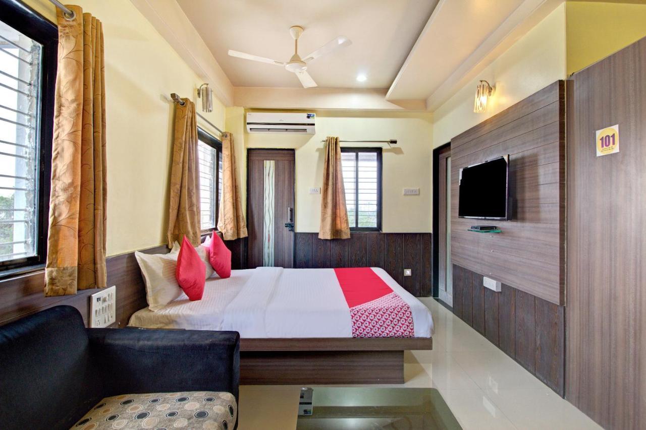 Hotel Oyo Slp013 Savan And Sapna Lodging Solapur Exterior foto