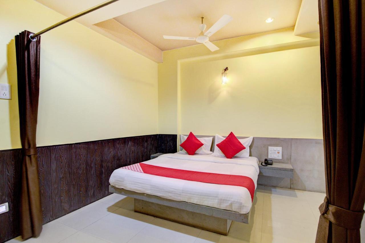 Hotel Oyo Slp013 Savan And Sapna Lodging Solapur Exterior foto